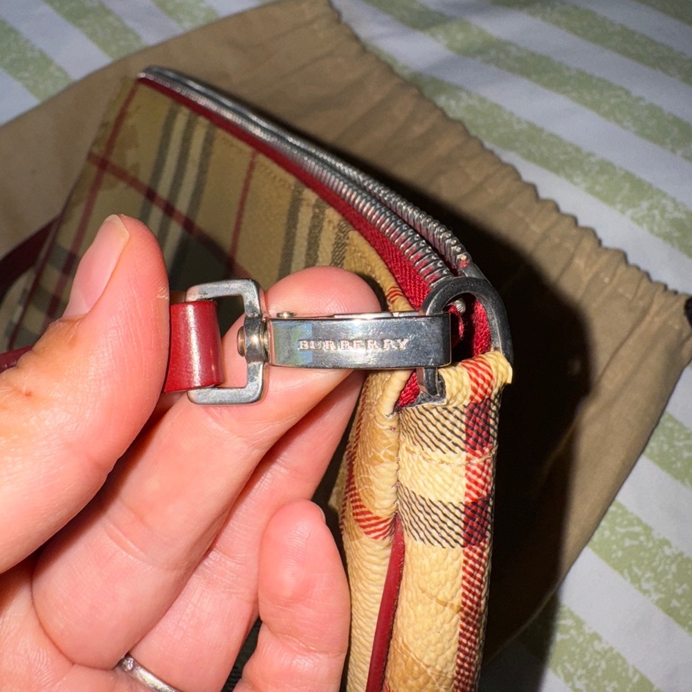Authentic Burberry Haymarket Check small purse. Like new - Picture 7 of 9